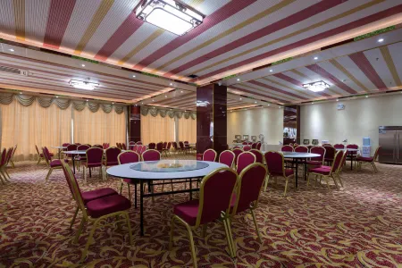 Huacheng Hotel (Shenzhen Pinghu Shuangyong Street Subway Station) Отели рядом с достопримечательностью «Shenzhen Fenghuangshan National Mining Park»