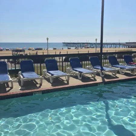 The Breakers Resort Inn Отели рядом с достопримечательностью «Кроатан-Бич»