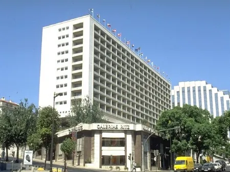 Four Seasons Hotel Ritz Lisbon Отели рядом с достопримечательностью «Graça Convent»