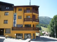 Ibis Styles Les Houches Chamonix Hôtels à proximité de : Battendier Sports location ski les Houches Prarion