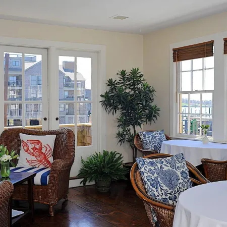 Harborside Inn