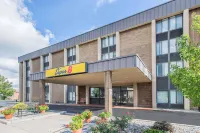 Super 8 by Wyndham Liverpool/Syracuse North Airport