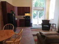 Cobble Wood & Bird Sanctuary Guest Houses Hotels in Tofino