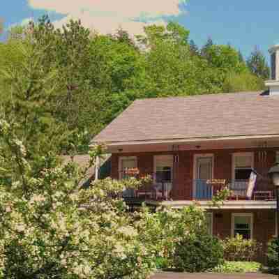 Stay Berkshires Hotel Exterior