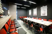 Maksim Hotel