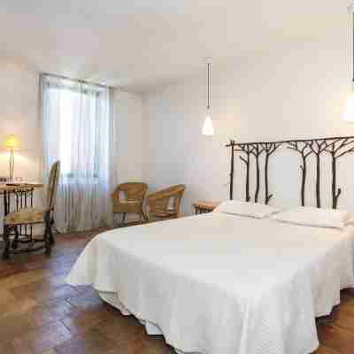 Logis Hôtel Rest. du Midi Rooms