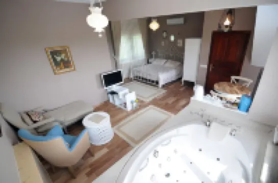 Beyaz Ev Agva - Adult Only +15