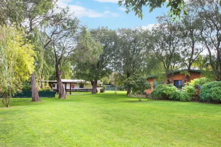 Sandy Bay Holiday Park Отели рядом с достопримечательностью «Залив Джограф»