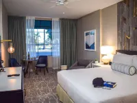 Beachside Inn Hotels near COACH Outlet
