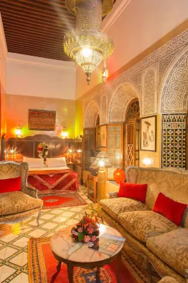 卡巴萊歌舞表演摩洛哥傳統庭院旅館