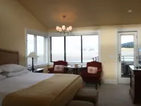 The Waves Hotels in Cannon Beach