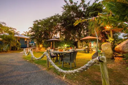 Boyne Island Motel and Villas