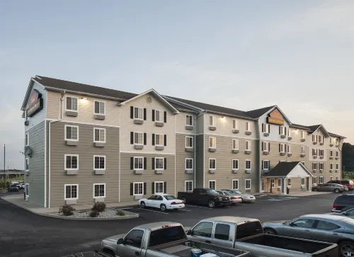 Extended Stay America Select Suites - Louisville - South - parking