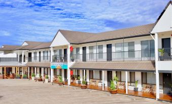 Coast Motel and Apartments