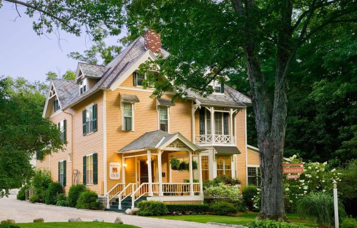 Brook Farm Inn
