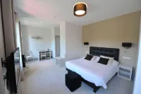 Logis- Hôtel Spa Restaurant l'Epicurial Hotels in Sainte-Colombe