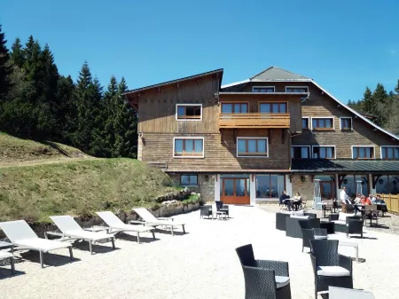 La Mainaz Hôtel Restaurant Genève - Gex - Mijoux Отели в г. Корьер