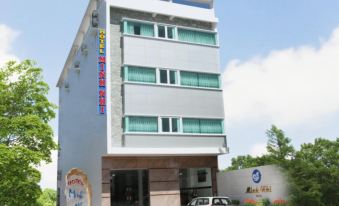 Minh Nhi Hotel