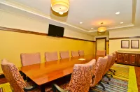 Holiday Inn Express & Suites Williston Các khách sạn ở Missouri Ridge