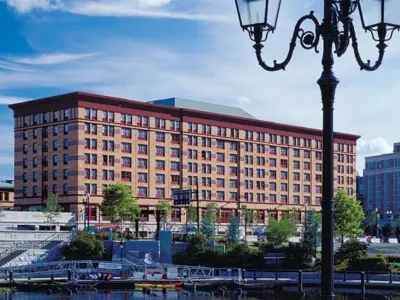 Courtyard Providence Downtown Hotel dekat Boombox Karaoke
