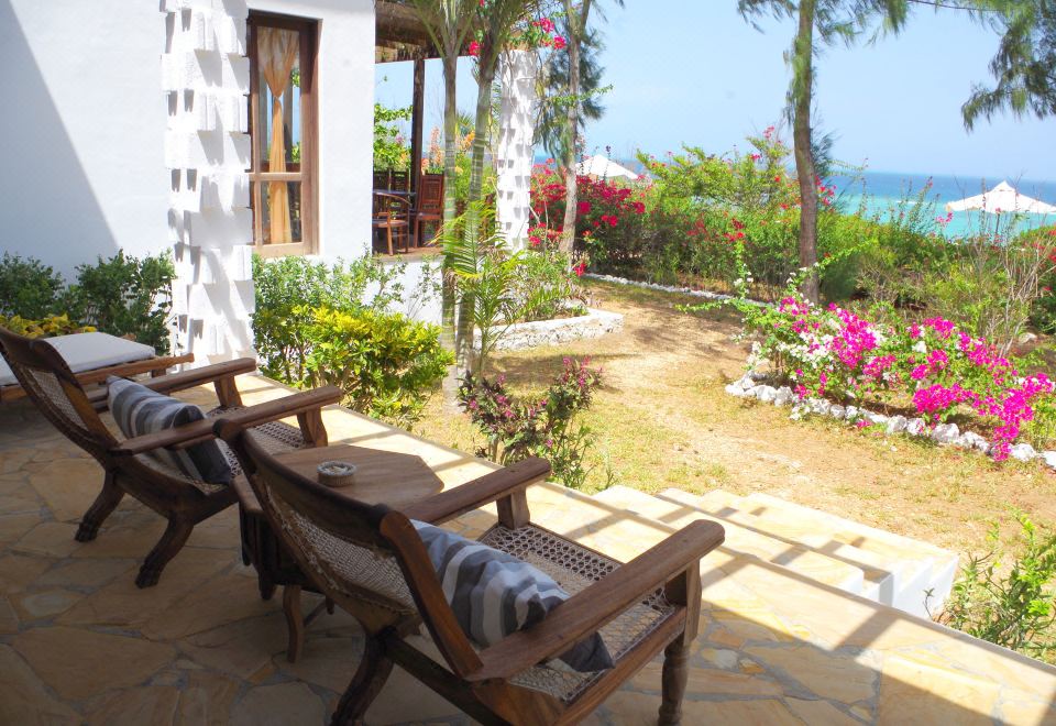 Hotel Karabai Villa, Exterior, Garden