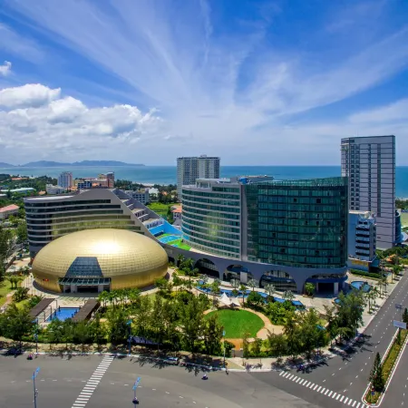 Pullman Vung Tau Отели рядом с достопримечательностью «Пляж Бэк»