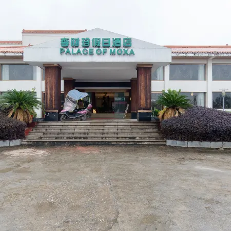Qichun Lishizhen Holiday Hotel