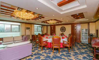 Pingliang Longdong Pearl Hotel (Gansu Medical College Donghu Park)