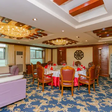 Pingliang Longdong Pearl Hotel (Gansu Medical College TiYu Park)