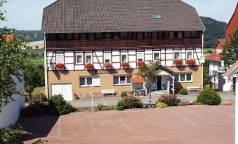 Hotel Garni Zum Reinhardswald