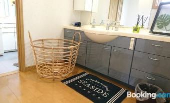 Shirahama Seaside Villa - Housity