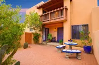 Adobe Rose Inn - موقف سيارات