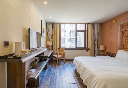 호텔에서 바라본 산 전망