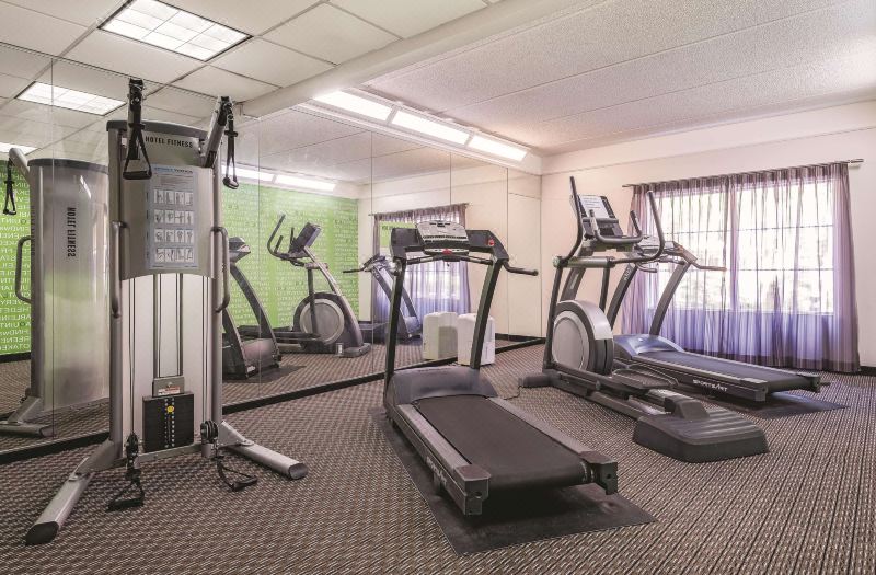 La Quinta Inn & Suites by Wyndham Univ Area Chapel Hill photo 2