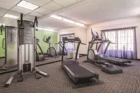 教堂山大學區拉昆塔溫德姆套房飯店 - 健身房