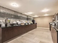 La Quinta Inn & Suites by Wyndham Salem NH - sarapan