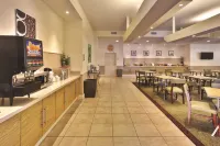 La Quinta Inn & Suites by Wyndham Danbury - breakfast