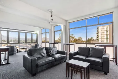 Rockhampton Riverside Central Hotel Official