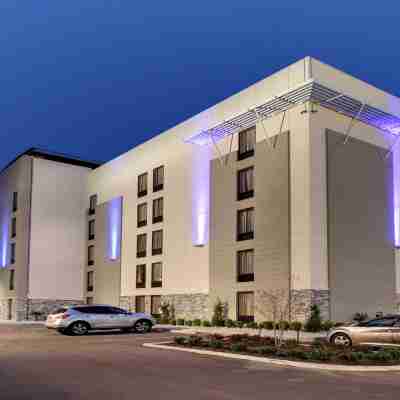 Holiday Inn Express & Suites Jackson Downtown - Coliseum Hotel Exterior