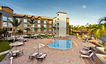 Holiday Inn Express & Suites Naples Downtown - 5TH Avenue
