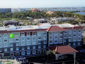 Holiday Inn Express & Suites ST. Petersburg - Madeira Beach