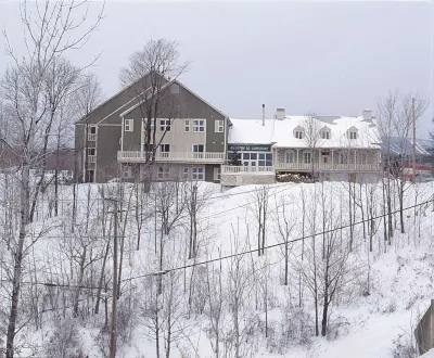 Auberge la Camarine Hôtels à : Saint-Ferréol-les-Neiges