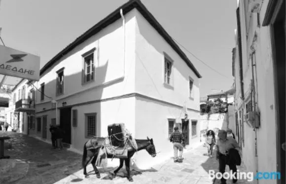 馬斯託里斯旅館