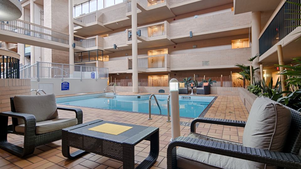 Coast Calgary University Area Hotel by APA