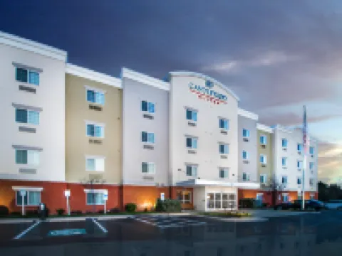 キャンドルウッド スイーツ ウェイク フォレスト ラーレイ エリア by IHG ウェイクフォレストのホテル