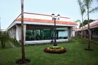 Hotel Ecce Inn & Spa Отели в г. 