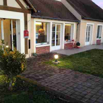 Hôtel HAPY Houdan 78 Hotel Exterior