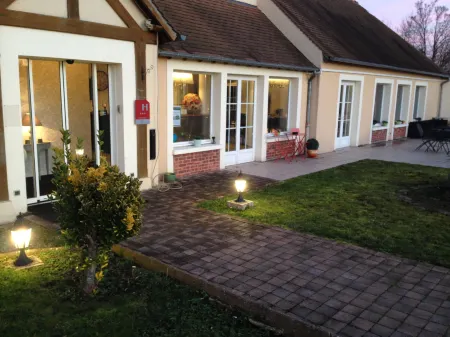 Hôtel Hapy Отели рядом со станцией Houdan