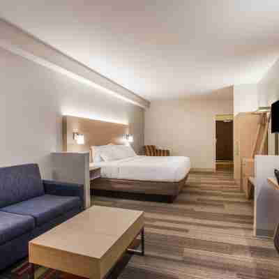 Holiday Inn Express & Suites Lexington Park-California Rooms