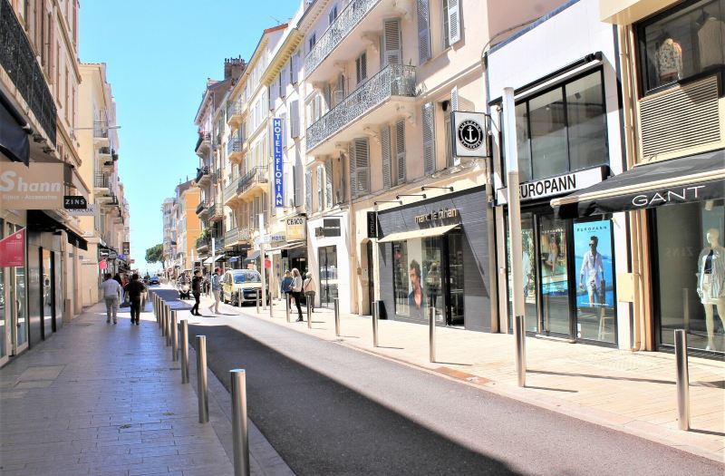 Central Studio with 2 Double Beds-Cannes Updated 2023 Room Price-Reviews &  Deals | Trip.com